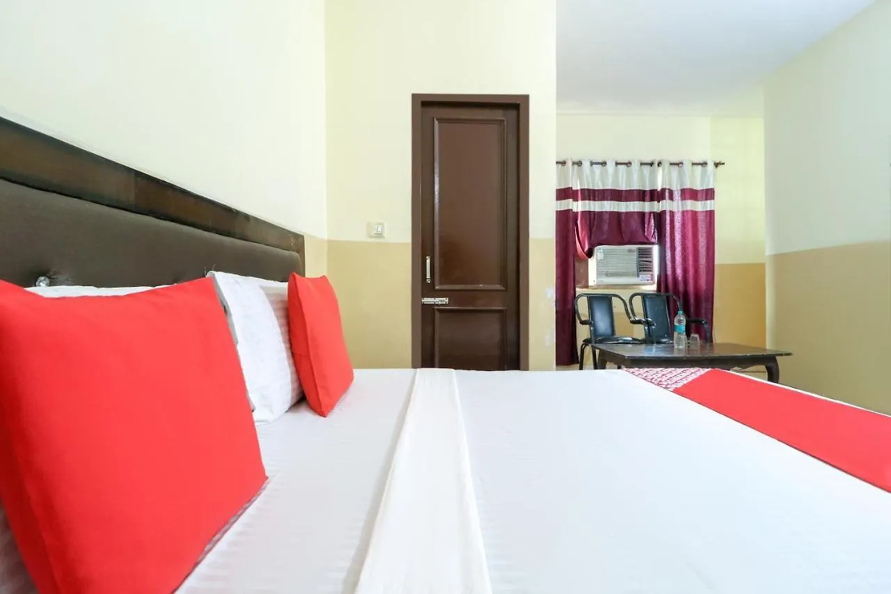 Oyo 69395 Hotel Crown Plaza Chandigarh 3*,